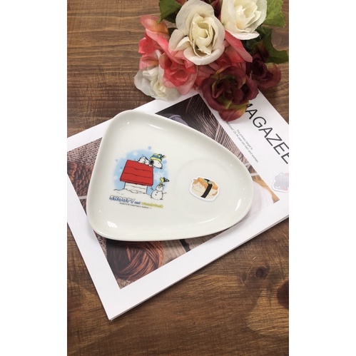 Đĩa Snoopy có chỗ để ly