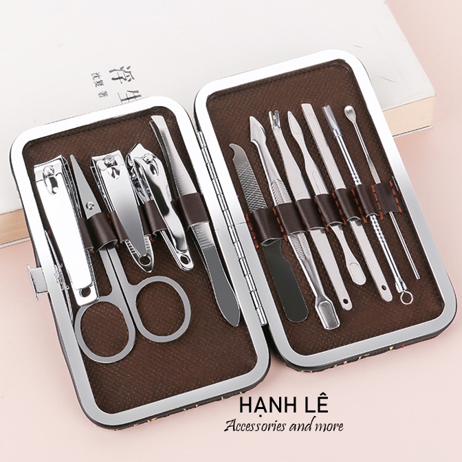 Set 12 dụng cụ làm móng đầy đủ kèm hộp bảo quản tiện dụng, dễ dàng mang theo sử dụng và bảo quản