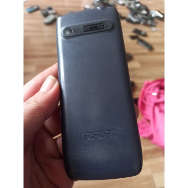 Điện thoại 2 sim Masstel izi200 đã qua sử dụng kèm dây sạc