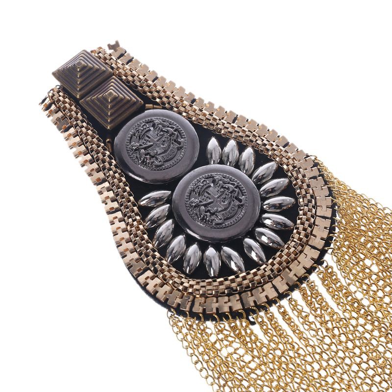 Bảng đeo trang trí vai phối tua rua độc đáo