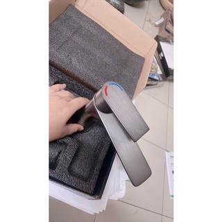 lavabo eo đen mỏ dài cao cấp