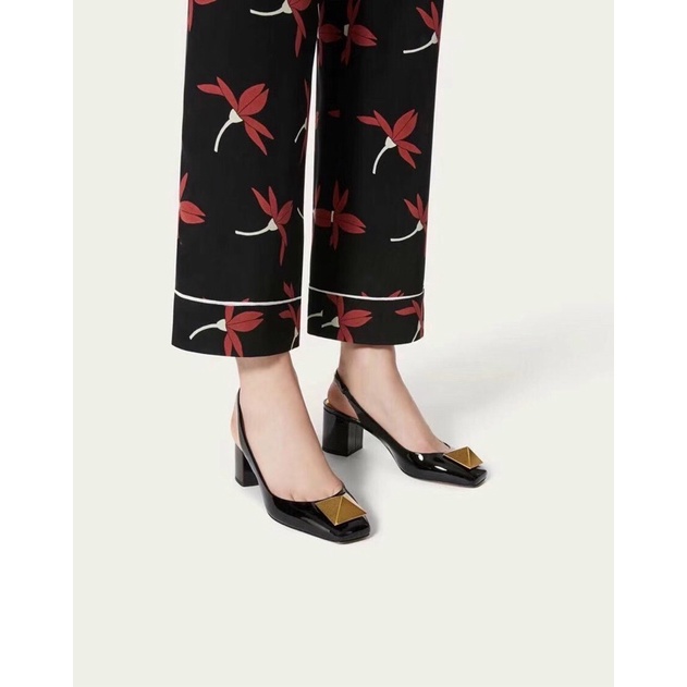 sandal hở gót bản mới valentino mũi vuông tác mũi kim loại