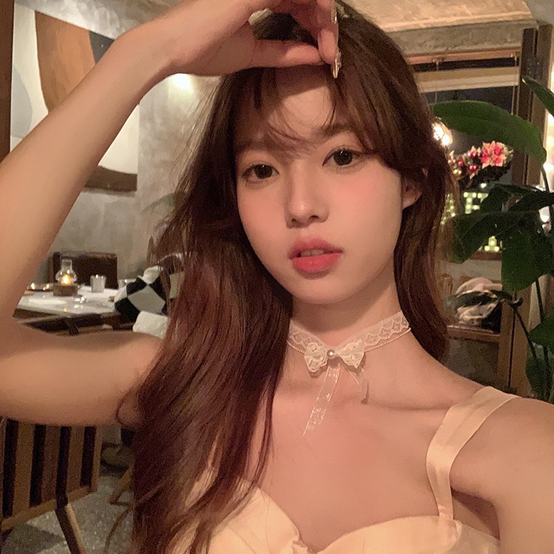 Choker Ren Trắng Đeo Cổ Kiểu Dáng Mới