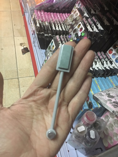 Nam châm mắt mèo