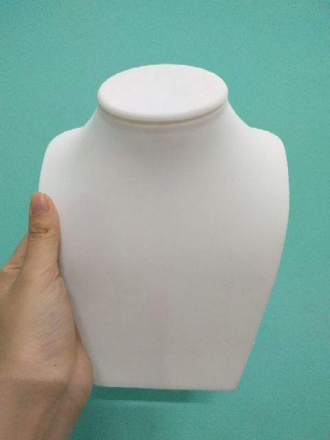 Cổ nhung đỏ,trắng,đen trưng bày dây chuyền cao 20cm