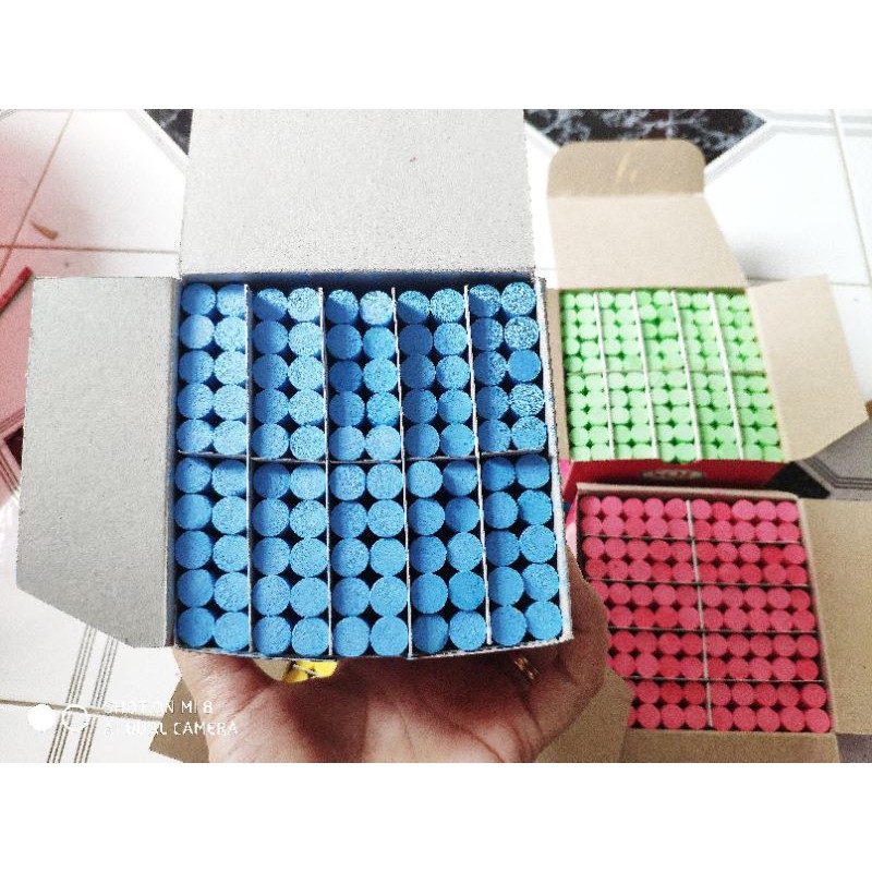 Phấn viết bảng ít bụi hộp nguyên màu như hình .hộp 100 viên