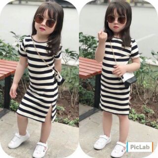 Đầm thun body khoét lưng cho bé gái cực kute. Vải thun cottin co dãn 4 chiều mịn thoải mái. Size cho bé  từ 7kg đến 25kg