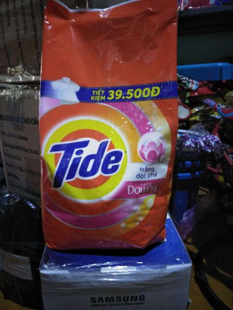 Tide trắng đột phá hương Downy 5kg giá hạ nhiệt.