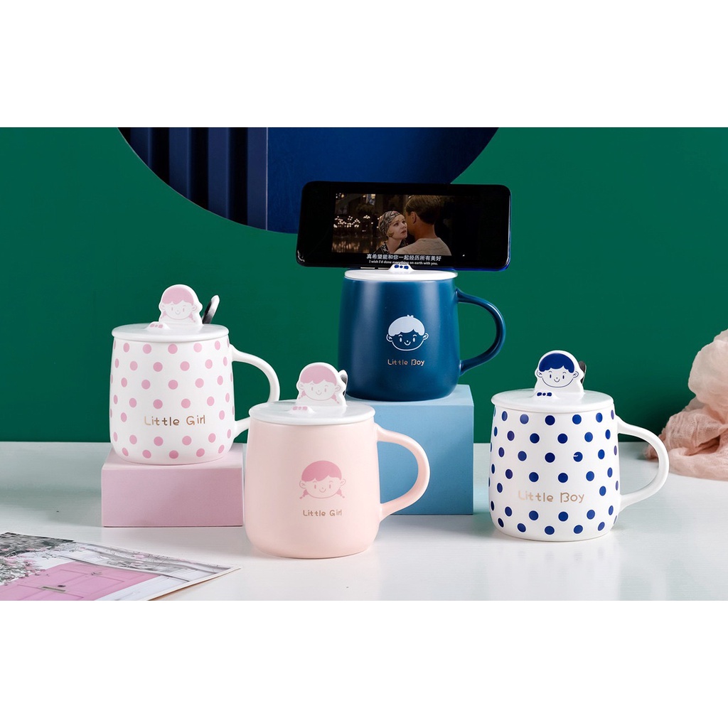 Ly cốc sứ boy and girl siêu xinh 420ml ,kèm nắp và thìa kê điện thoại tiện lợi