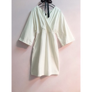 Đầm body cổ vạt chéo