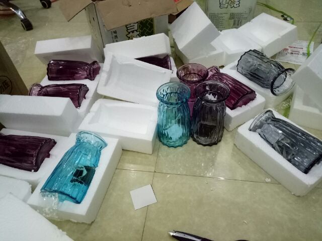 Bình hoa thủy tinh màu