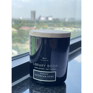 Nến thơm Library Book (Scented Candle 8.8oz)