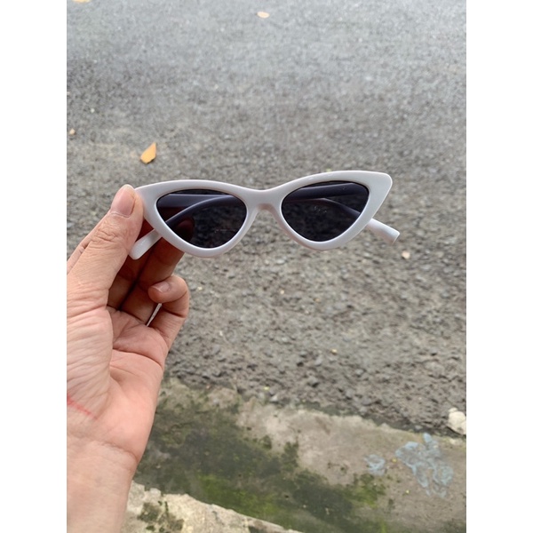 Kính mắt mèo hot trend cho bé