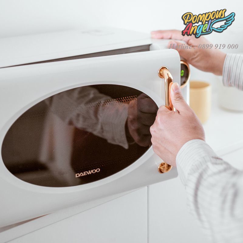 Lò vi sóng điện DAEWOO DY-WB02 màu trắng / đỏ viền vàng ,dung tích 20L bảo hành 12 tháng