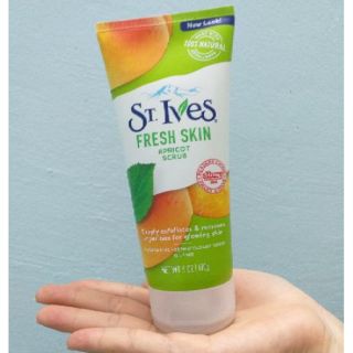 Sữa rửa mặt tẩy da chết ST.Ives hương mơ (170g)