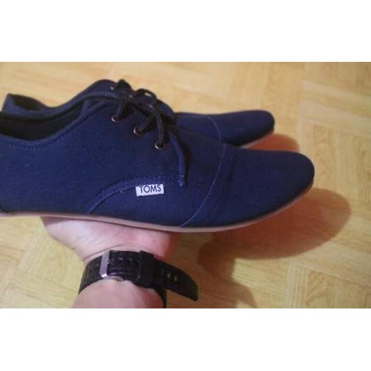 Giày Lười Toms Màu Xanh Navy Thiết Kế Cá Tính