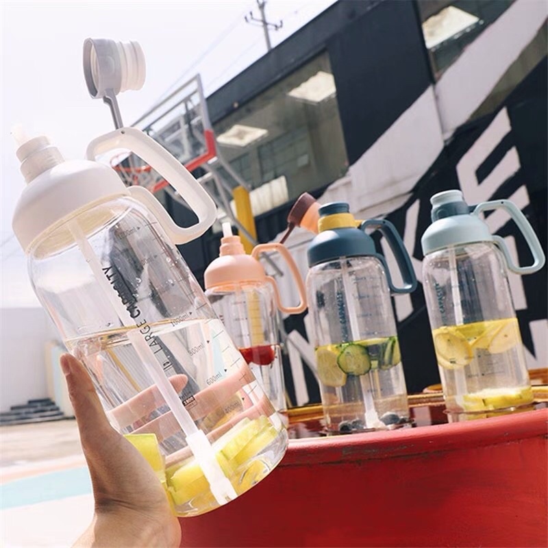 BÌNH ĐỰNG NƯỚC THỂ THAO CÓ ỐNG HÚT DUNG TÍCH 1800ML
