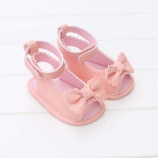 Sandal tập đi gắn nơ bé gái