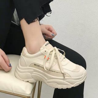 Giày thể thao nữ hot trend