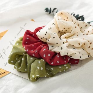 Cột tóc vải Scrunchies họa tiết chấm bi