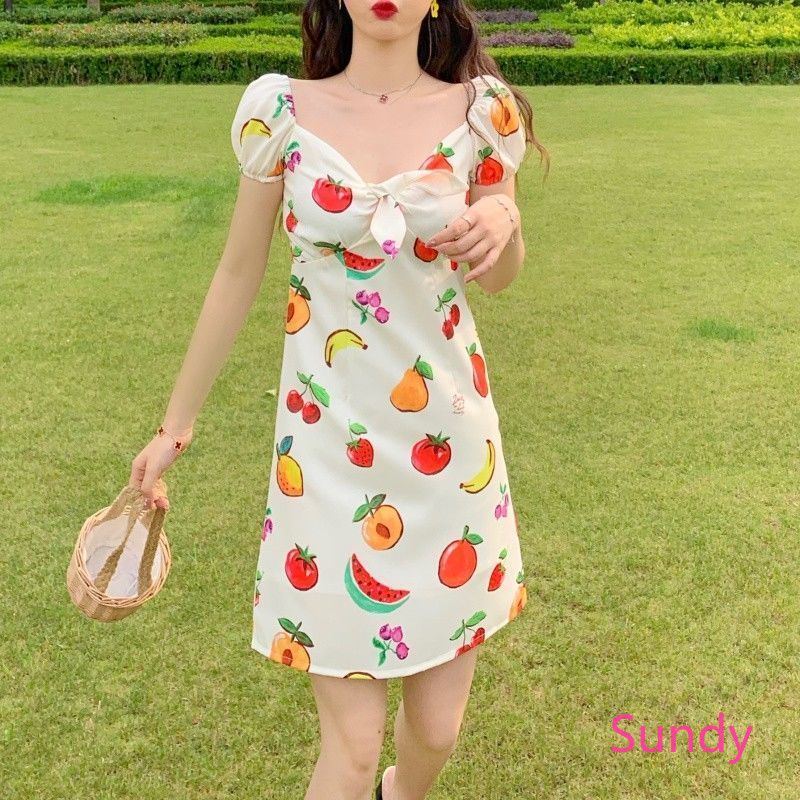 Đầm trắng ngắn tay cổ V xẻ tà họa tiết bươm bướm thời trang cho nữ | BigBuy360 - bigbuy360.vn