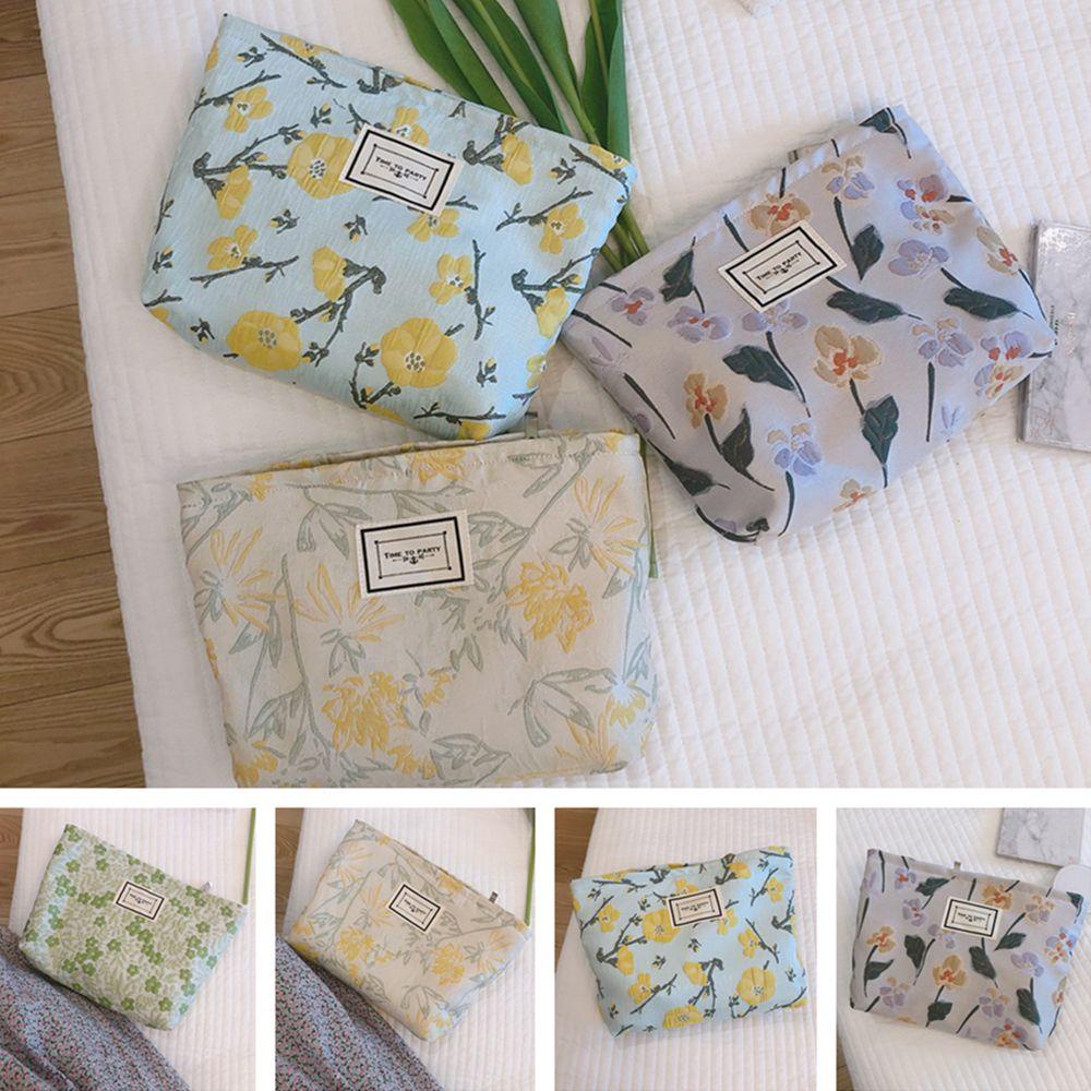 Túi Đựng Đồ Trang Điểm In Nổi Họa Tiết Hoa Xinh Xắn Tiện Dụng MIHAN1