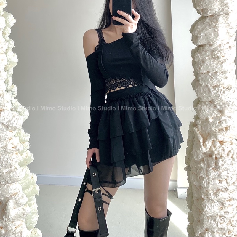 Áo đen tay dài trễ vai vạt xéo