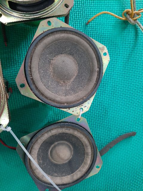 1 cái loa Sony 7.5ôm 15w 10cm rã từ súp tivi zin theo máy. 589nhattao