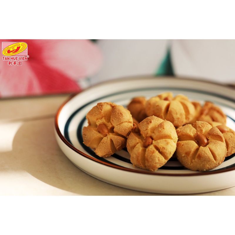 Bánh hạnh nhân trứng muối Tân Huê Viên