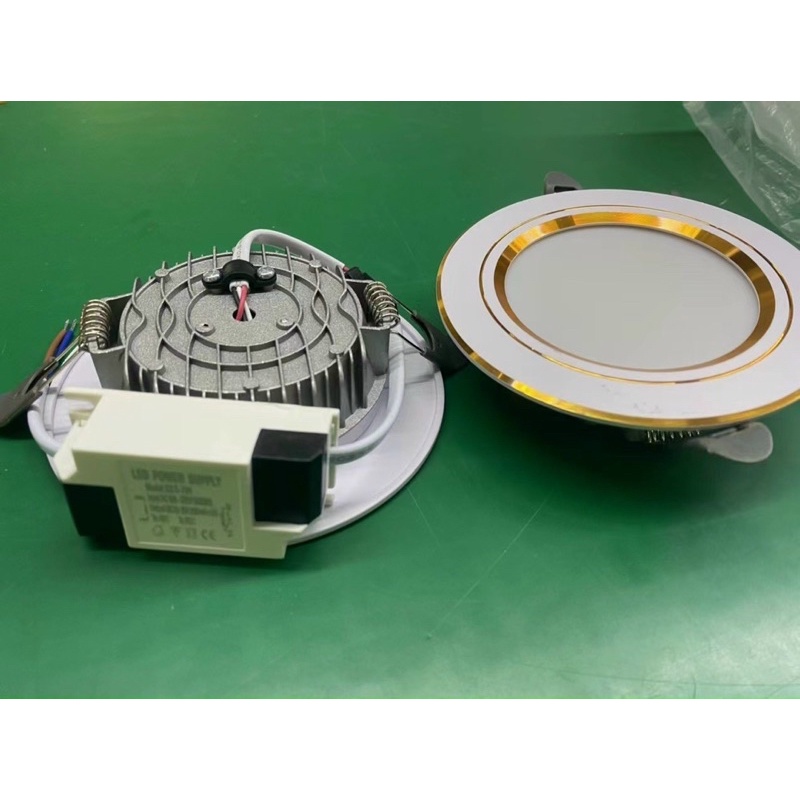 Âm trần led 7w 3 chế độ viền vàng, cam kết gia rẽ nhất ai rẽ hơn hoàn tiền