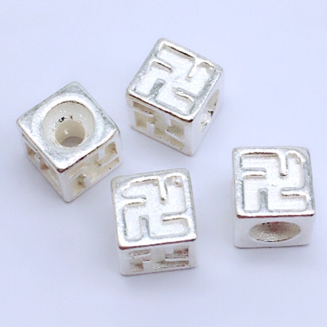 Charm bạc Vuông khắc chữ Vạn - MH028
