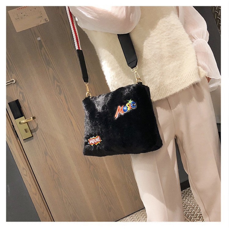 (Freeship từ 50k)MD22- Túi nhung mao mao đính chữ thêu mẫu 2019