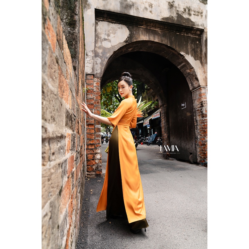Áo dài truyền thống Lamia Design AD073 lụa latin màu cam trơn rạng rỡ
