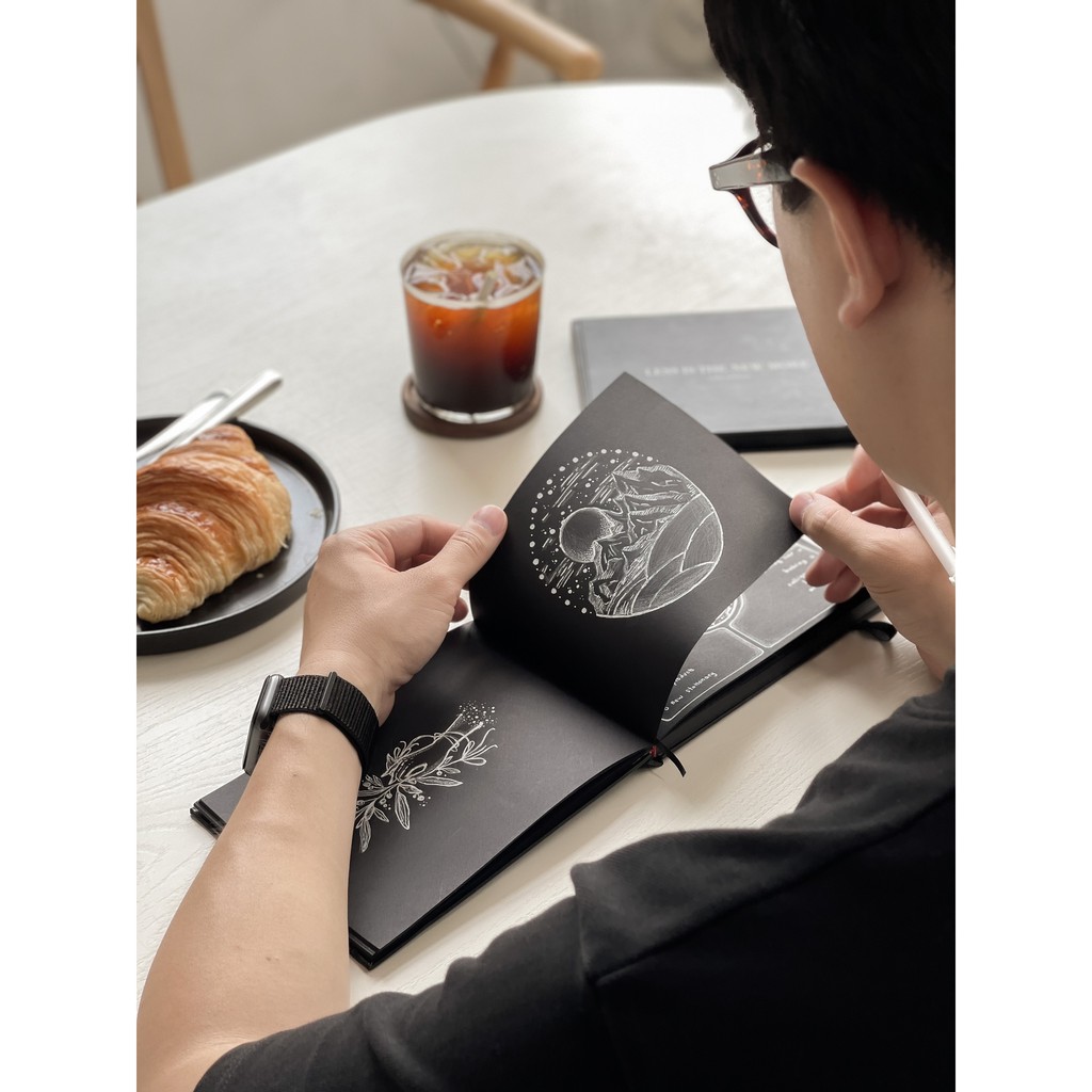 Số trơn giấy đen - The Black Book Crabit 130GSM - Sổ tay vẽ sketch, làm bullet journal - Số Less is the new more