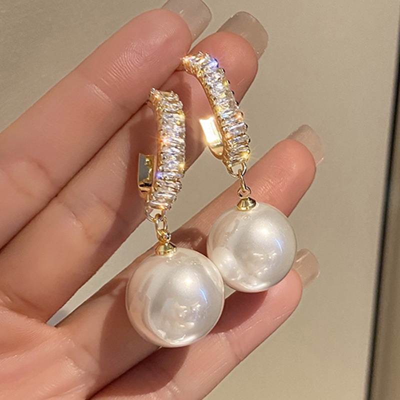 Đôi Khuyên Tai Dài Đính Ngọc Trai Thời Trang Cho Nữ