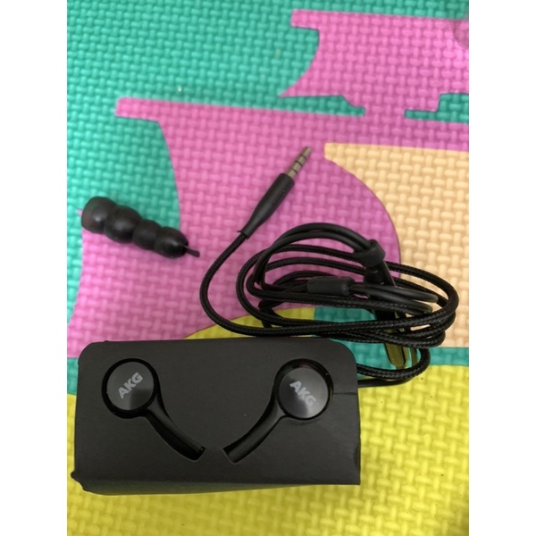Tai Nghe Nhét Tai SS AKG . Màu đen Jack cắm 3.5mm