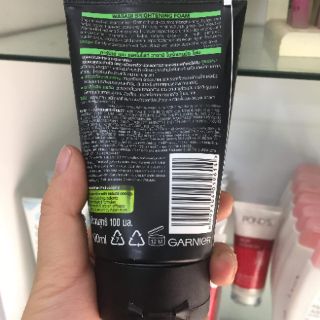 Sữa rửa mặt Garnier Men sạch nhờn