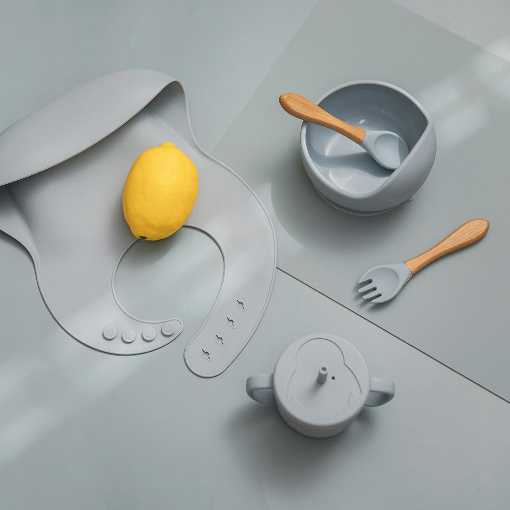 Bộ đồ ăn 6 cái MAMIMAMIHOME bằng silicon cho bé không thấm nước chống trượt gồm nĩa muỗng yếm không chứa BPA yếm ăn dặm cho bé