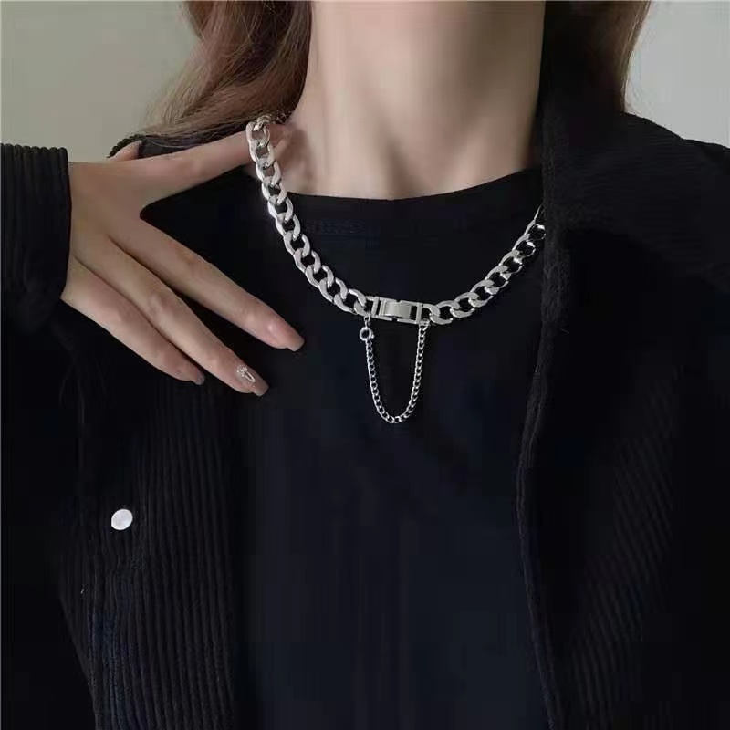 Dây chuyền kim loại thiết kế đơn giản phong cách retro