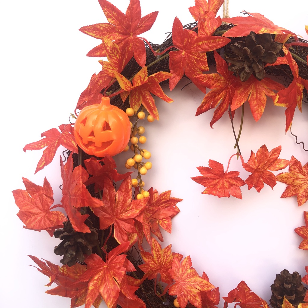 Vòng nguyệt quế treo cửa trang trí Halloween đường kính 40cm với lá phong và bí ngô mẫu MN01