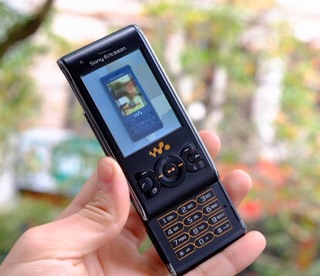 Điện thoại Sony Ericsson W595i