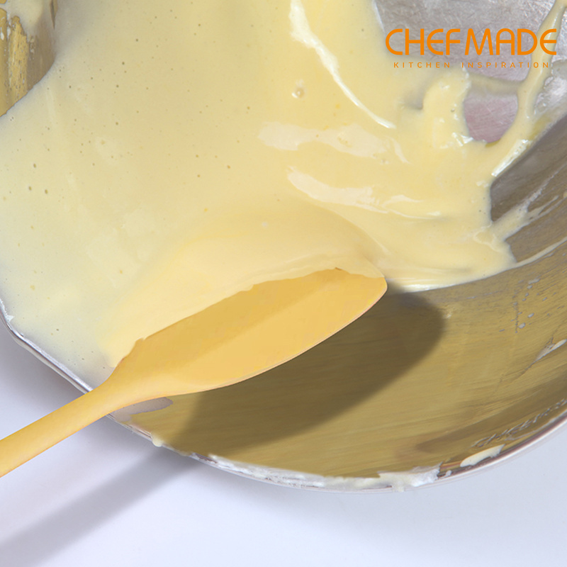 Set 2 phới làm bánh CHEF MADE WK9154 silicone thép không gỉ chống dính cách nhiệt đạt FDA màu vàng và nâu cho nhà bếp