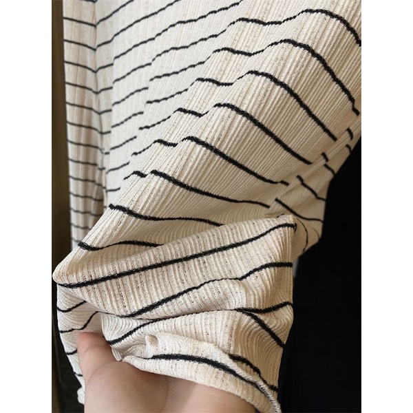 Áo knit ôm body kẻ sọc đen MNG