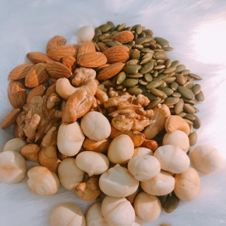 Hộp 500gr  hạt mix 5 loại hạt rang sẵn