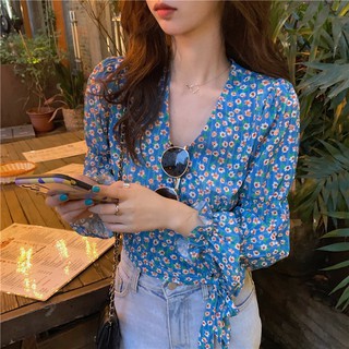 (ORDER) Áo kiểu nữ hoa nhí màu xanh cổ V kèm dây thắt eo điệu đà style Hong Kong (HÀNG_MỚI_VỀ)