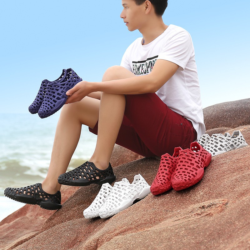 Giày Crocs Đi Mưa Chống Trượt Thiết Kế Thoáng Khí Thời Trang Cho Cặp Đôi