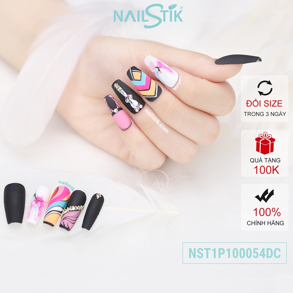 Móng úp thiết kế by NAILSTIK, màu đen, form móng coffin, dài 054