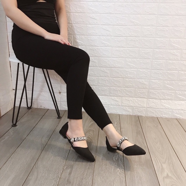 Giày bệt quai đá