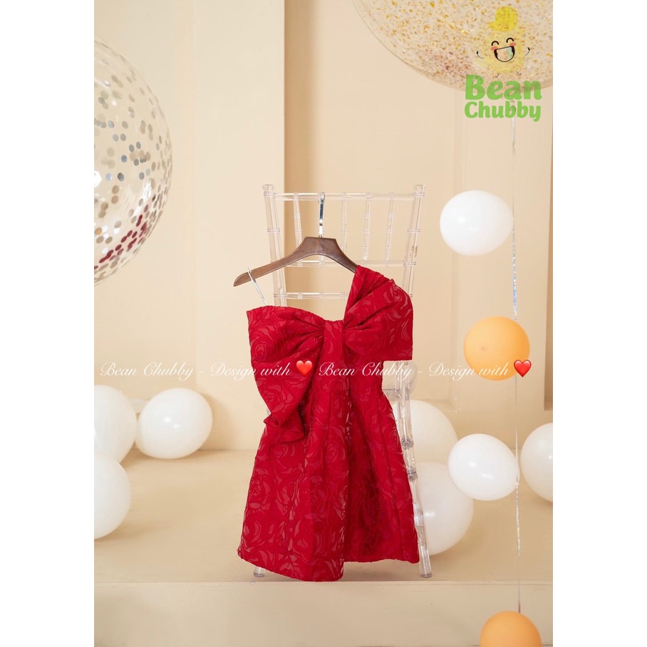 Đầm công chúa lệch vai nơ ngực vải xốp nhăn kèm nơ cặp tóc Shushibaby