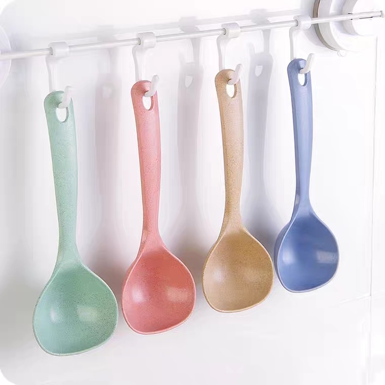 Muôi vá múc canh nhựa lúa mạch có tay cầm chắc chắn có lỗ treo nhiều màu xanh, hồng, trắng
